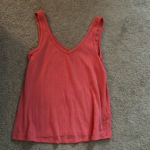Women’s Pink tank top.